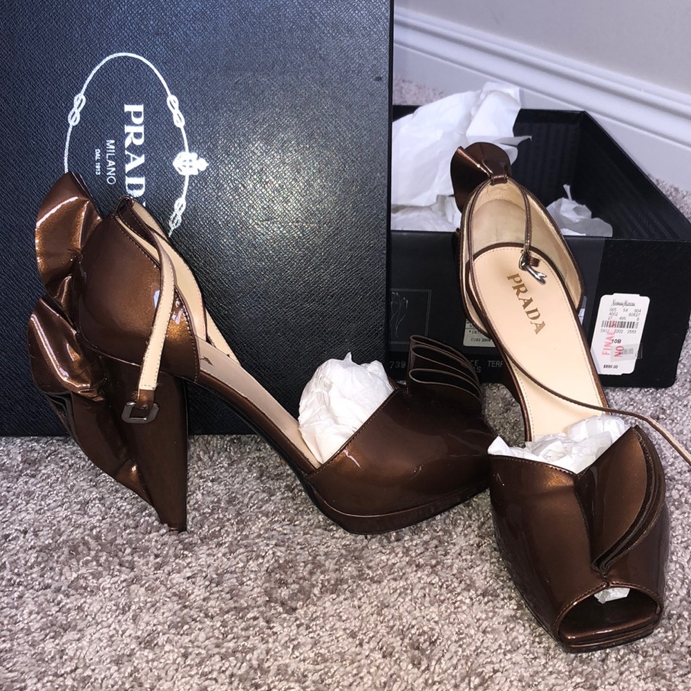 🛑 SOLD! Prada Patent Leather Sandals - Picture 3 of 9